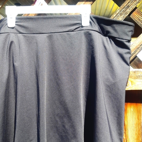 Pennington Black Highwaisted Swim skirt - Picture 6 of 9